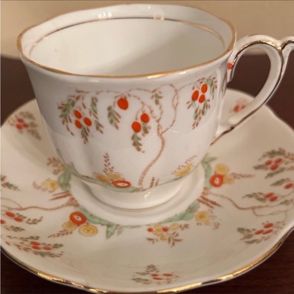 612. VINTAGE BELL BONE CHINA CUP & SAUCER SET - Picture 1 of 6